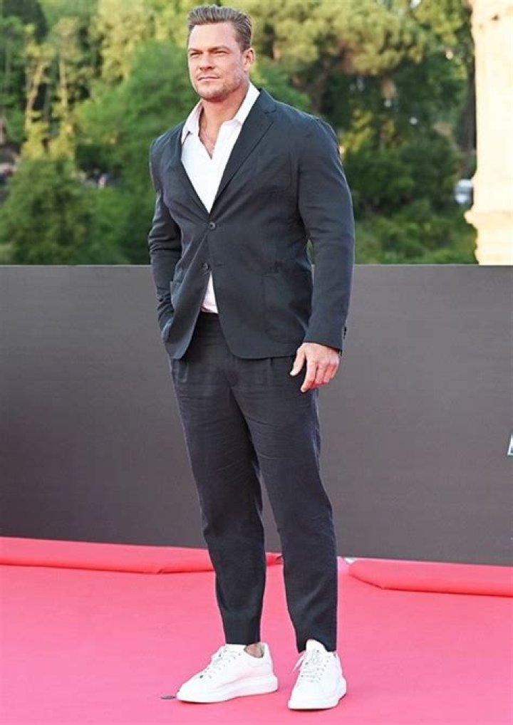 Alan Ritchson Age, Weight, Height, Measurements