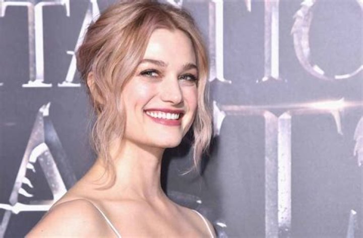 Alison Sudol Bra Size, Age, Weight, Height, Measurements
