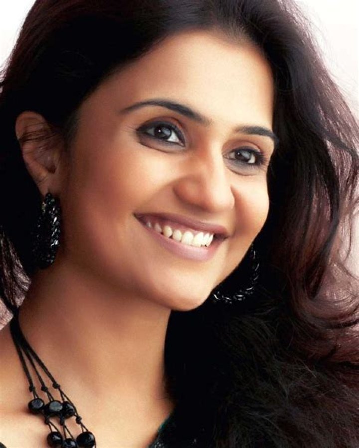 Amruta Subhash Net Worth