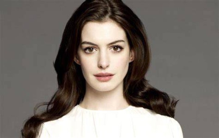 Anne Hathaway Bra Size, Age, Weight, Height, Measurements