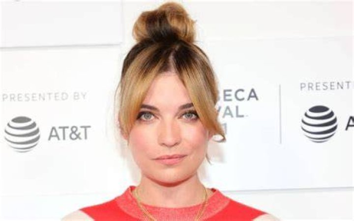 Annie Murphy Bra Size, Age, Weight, Height, Measurements