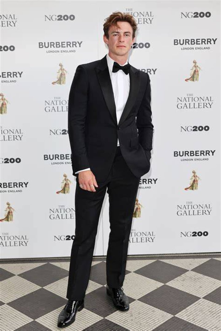 Ben Radcliffe height is 5 feet 11 inches tall Ben Radcliffe height is 5 feet 11 inches tall