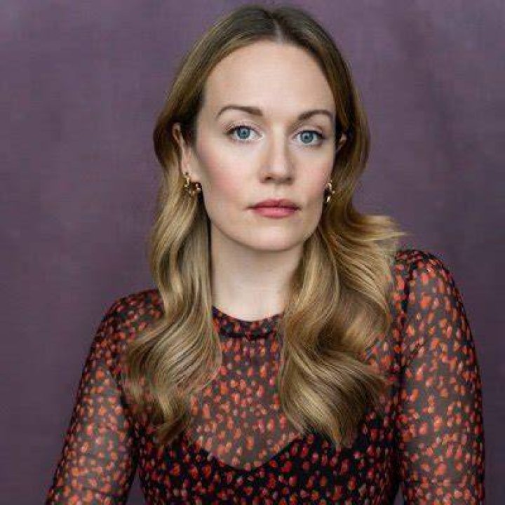 Cara Theobold Bra Size, Age, Weight, Height, Measurements