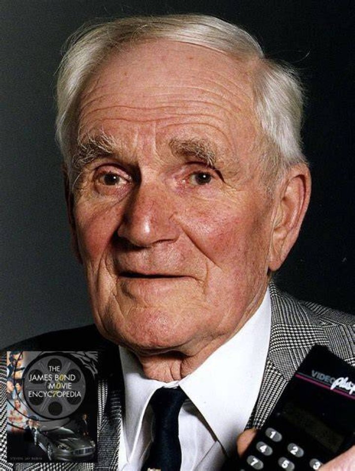 Desmond Llewelyn