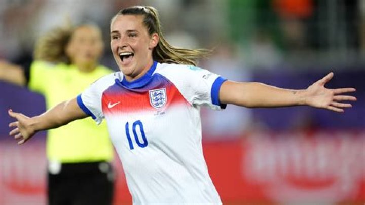 Ella Toone team, contract, salary, net worth 1 Ella Toone