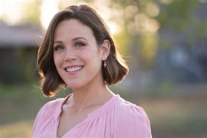 Erin Krakow Net Worth