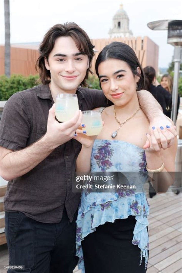 Jade Bender with her friends