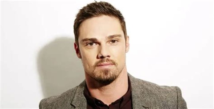 Jay Ryan Age, Weight, Height, Measurements