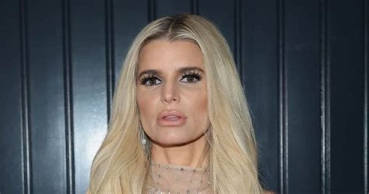 Jessica Simpson Bra Size, Age, Weight, Height, Measurements