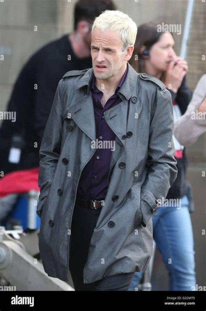 Jonny Lee Miller