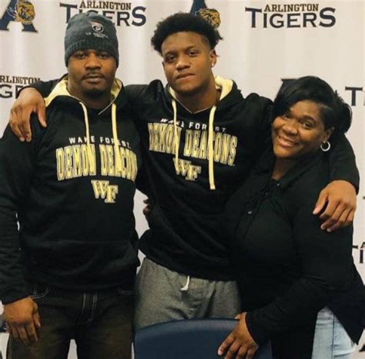 kenneth walker iii parents