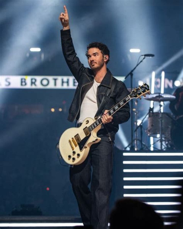 Kevin Jonas Biography