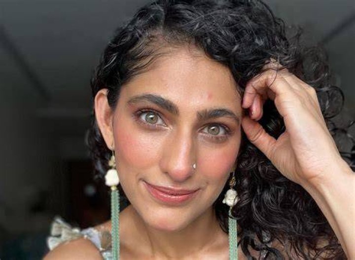 Kubbra Sait in Bathing Suit Has "Good Vibes" — Celebwell