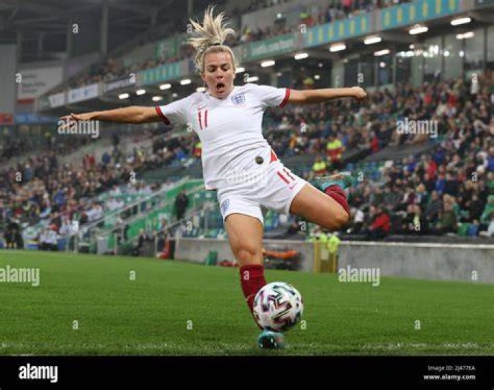 Lauren Hemp team, contract, salary, net worth 1 Lauren Hemp