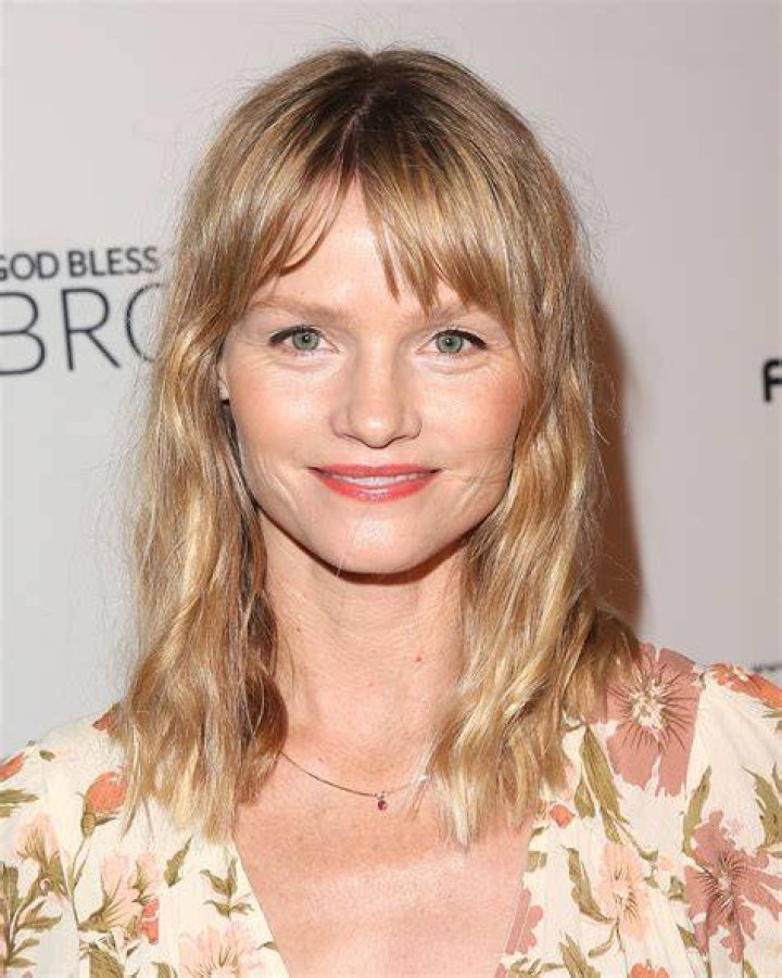 Lindsay Pulsipher Bra Size, Age, Weight, Height, Measurements