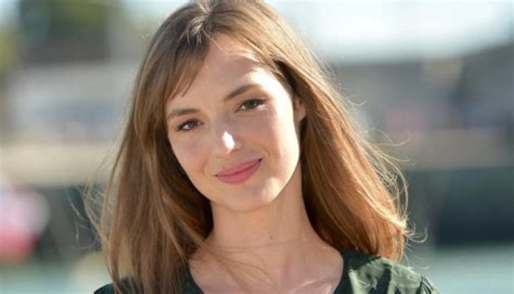 Louise Bourgoin Bra Size, Age, Weight, Height, Measurements