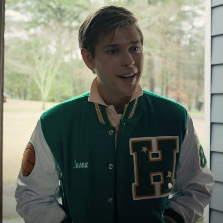 Mason Dye height is 5 feet 8 inches tall Mason Dye height is 5 feet 8 inches tall