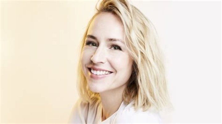 Sarah Goldberg Net Worth
