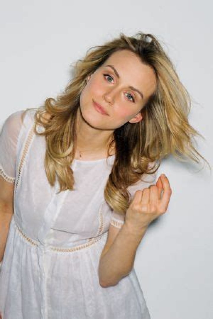 Taylor Schilling Bra Size, Age, Weight, Height, Measurements