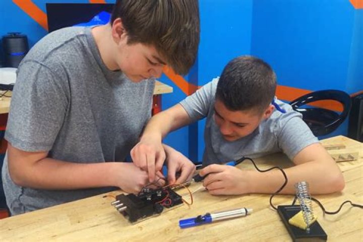 Undergraduate Students Create New Device to Fix Fractured Bones in Less Time