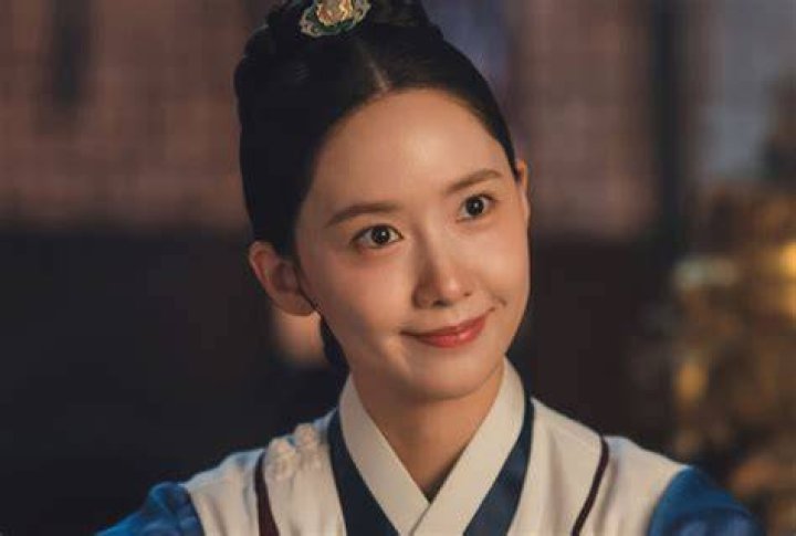 Yoon Ji On as Im Ryung Goo